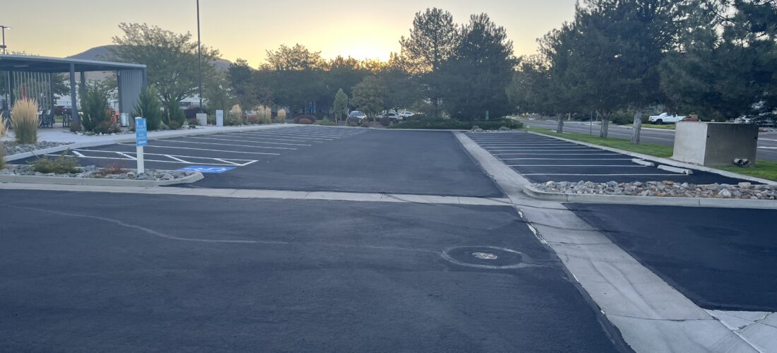 Top Tips For Successful Asphalt Sealcoating In the Fall