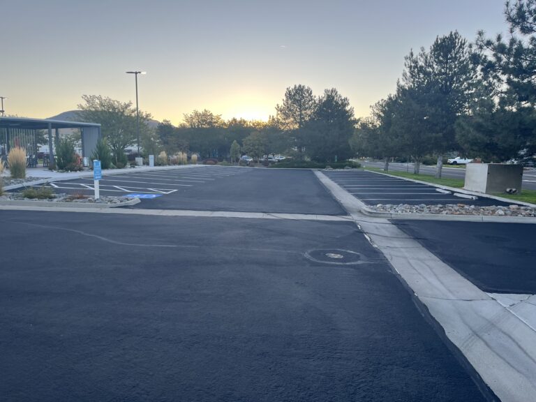 Top Tips For Successful Asphalt Sealcoating In the Fall